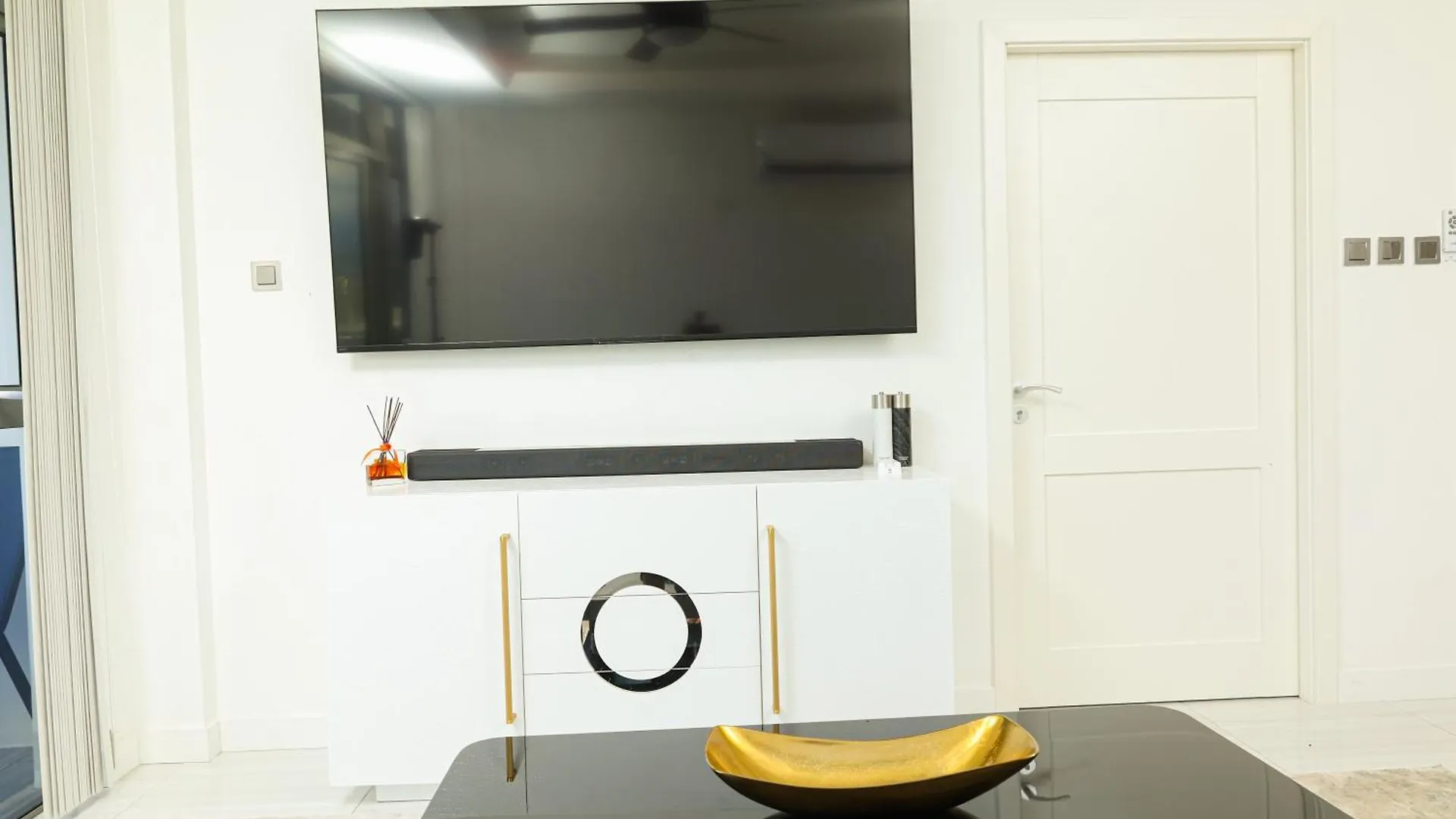 Bella Studio Apartments - Lux Loft Kingston