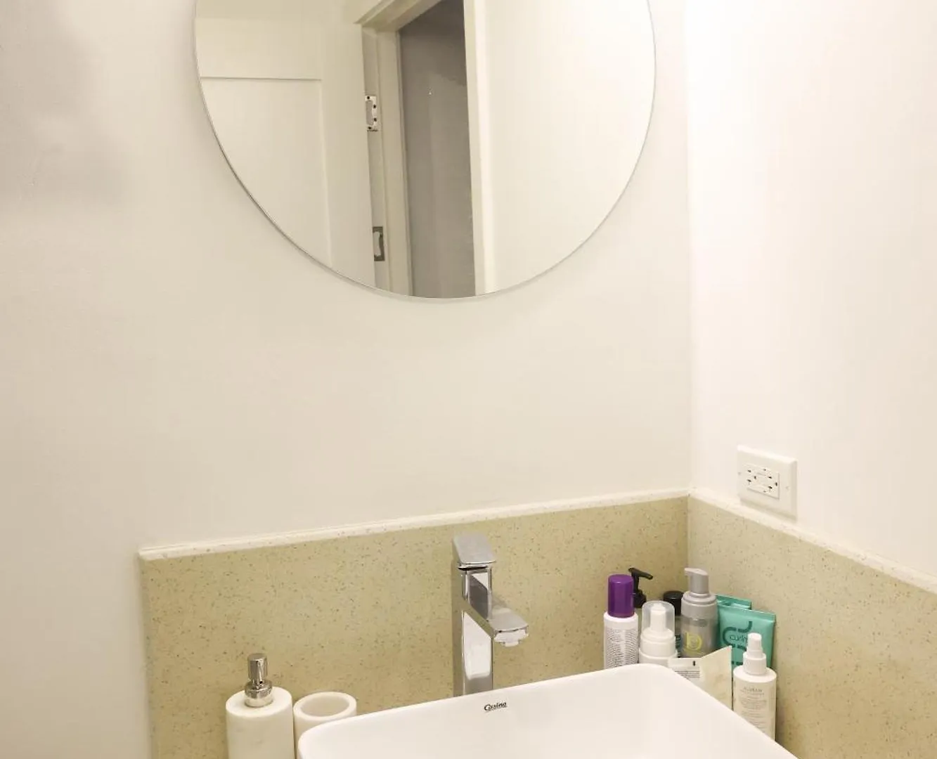 Bella Studio Apartments - Lux Loft Kingston